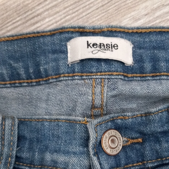 Kensie Jeans Women'd Blue Denim Cut Out Shorts Size 8 - Picture 2 of 11